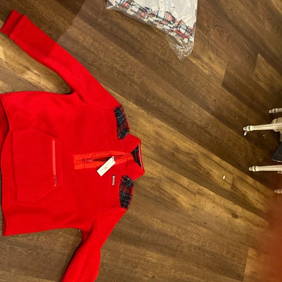 Vineyard Vines nwt Sherpa 1/4 zip. Color red velvet - Picture 2 of 5